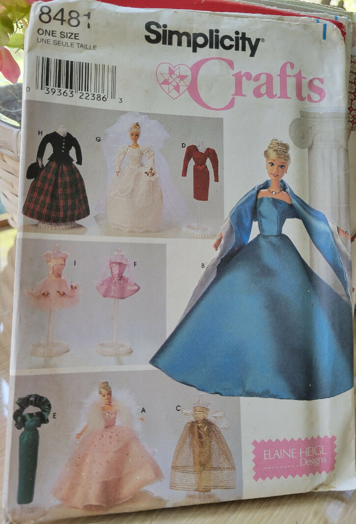 Simplicity 8481 Fashion Doll clothes pattern