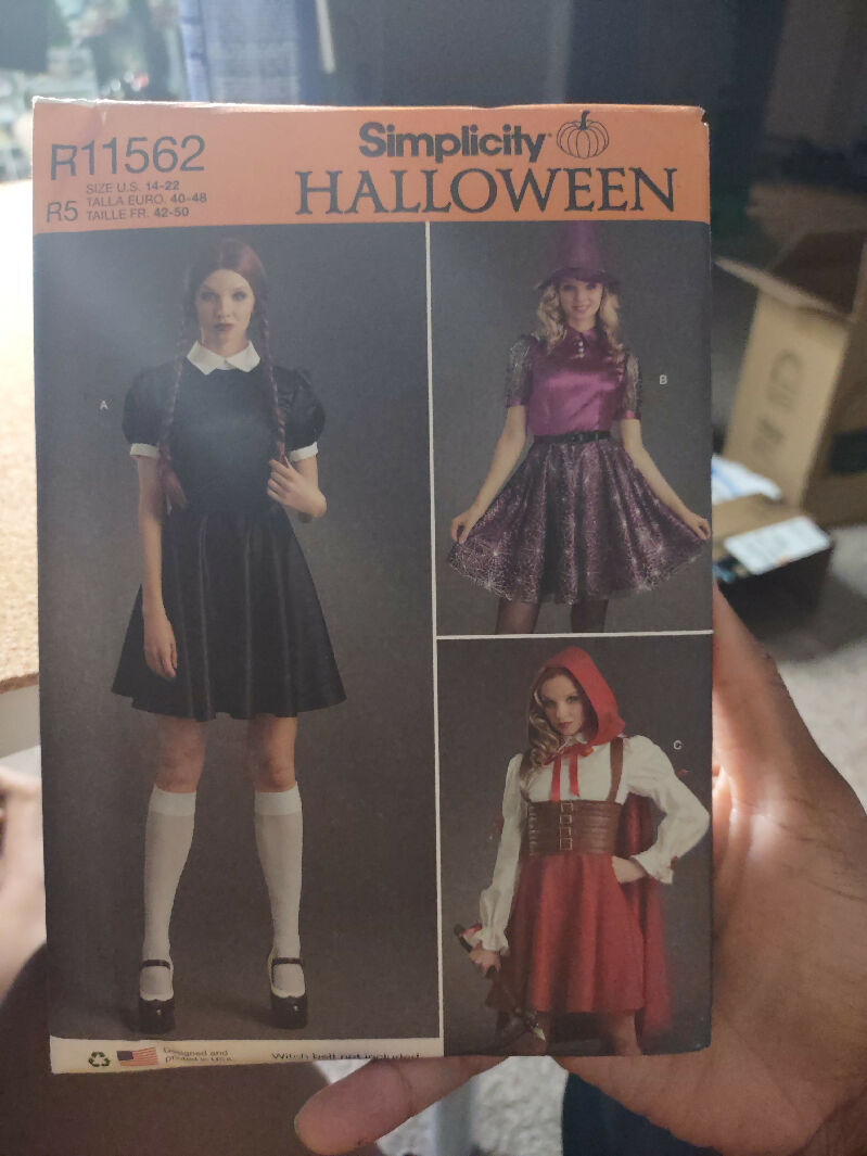 Simplicity Halloween Dress pattern R11562