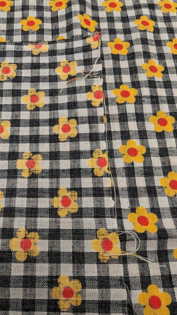 Vintage Daisy & Black/White Gingham Print Quilting Cotton Woven Fabric 44"W - 1 yd