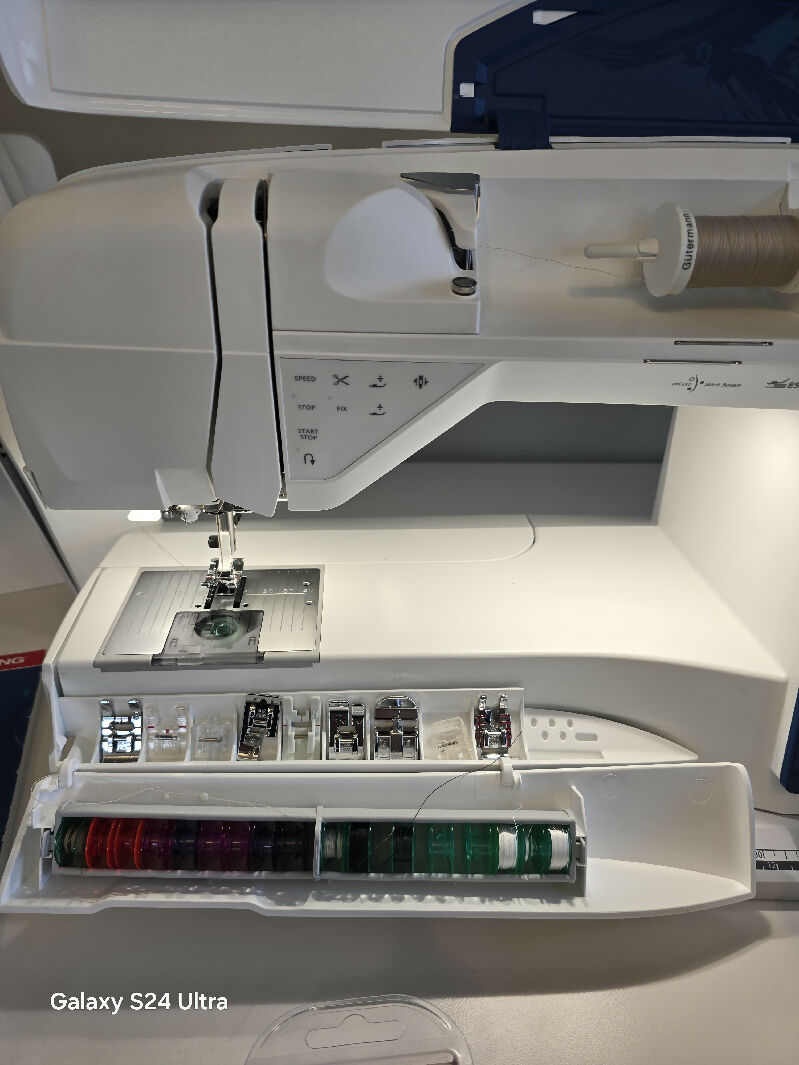 Husqvarna Viking Designer Brilliance 80 - Sewing & Embroidery Machine