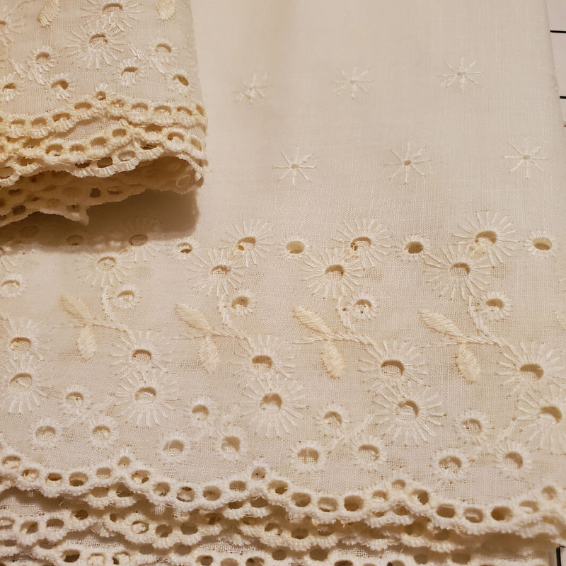 Eyelet trim cream vintage 6 " wide