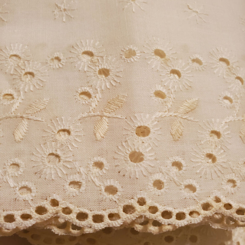 Eyelet trim cream vintage 6 " wide