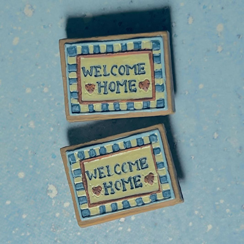 Novelty buttons - Welcome home sign