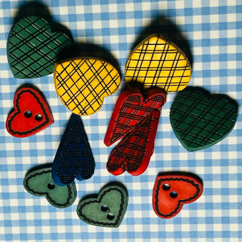 Novelty buttons - wooden assorted hearts