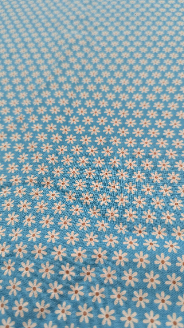 Aqua & White Daisy Print Quilting Cotton Woven Fabric 42"W - 1 1/2 yds