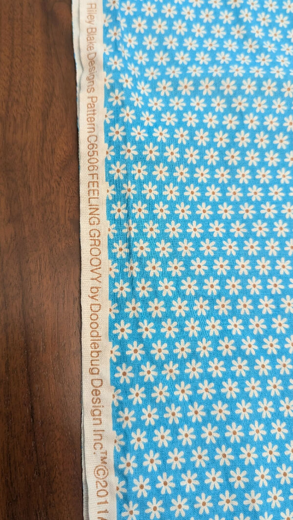 Aqua & White Daisy Print Quilting Cotton Woven Fabric 42"W - 1 1/2 yds