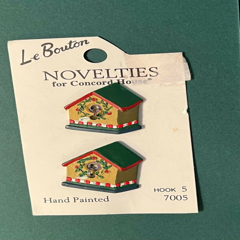 Novelty buttons - birdhouse