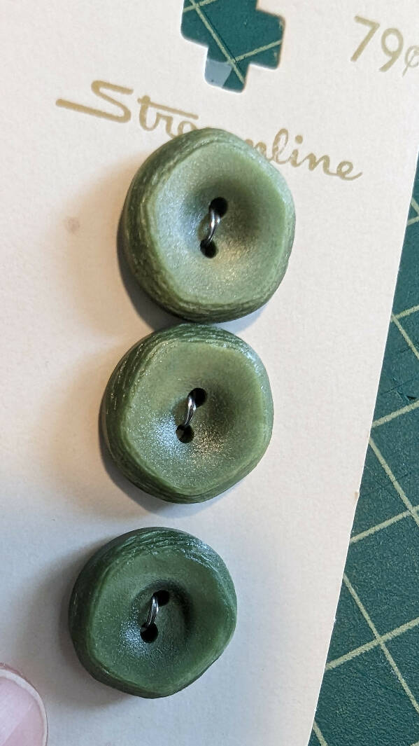 Vintage Streamline Avocado Green 5/8" Round Plastic Buttons - Lot of 6