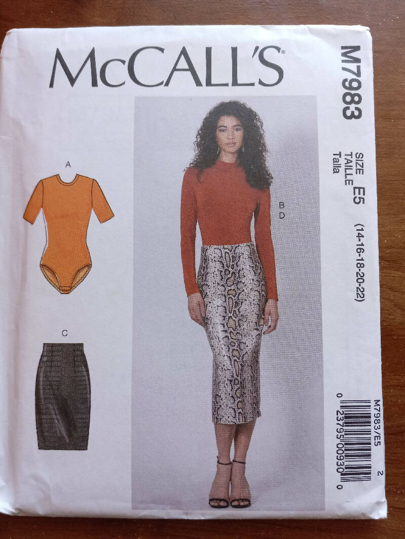 McCalls 7983 - Top and skirt