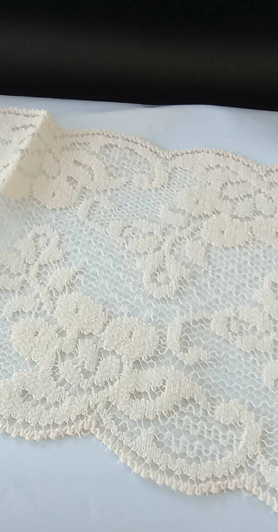 Ecru 3 1/2" wide double scalloped flat lace
