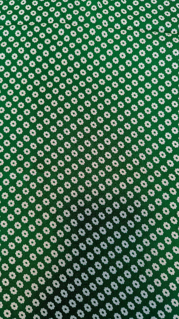 Kelly Green/White Daisy Floral Print Rayon Crepe Woven Fabric 50"W - 6 yds