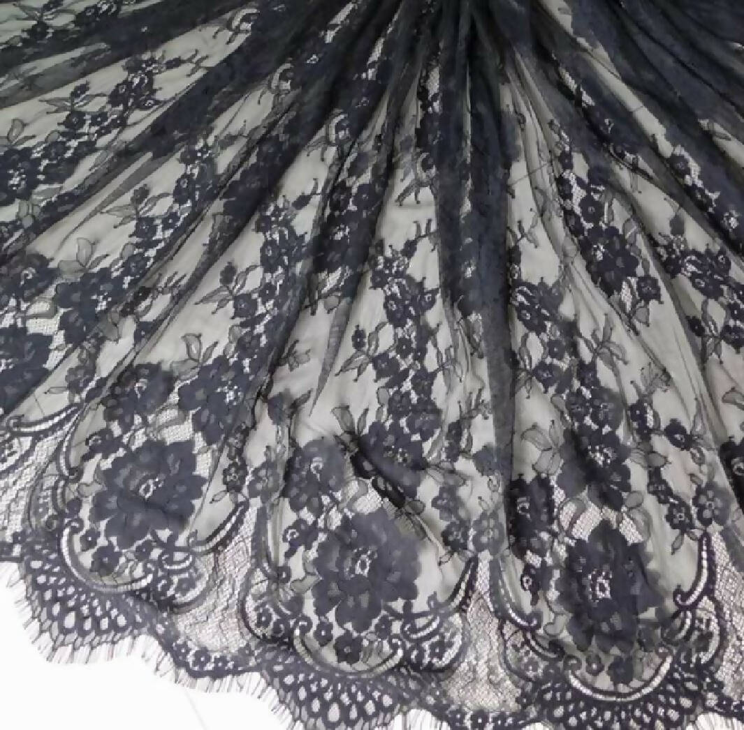 Black Chantilly Lace fabric – Destashify