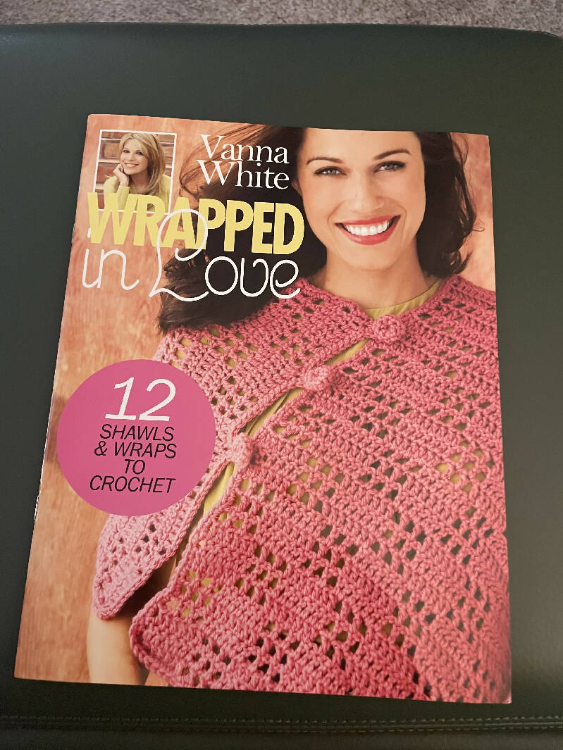 Vanna White - Wrapped in Love 12 Shawls & Wraps to Crochet