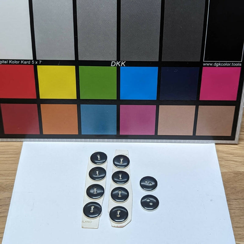 Glossy Finish Blac/White Round Button 8 mm - 10 pieces