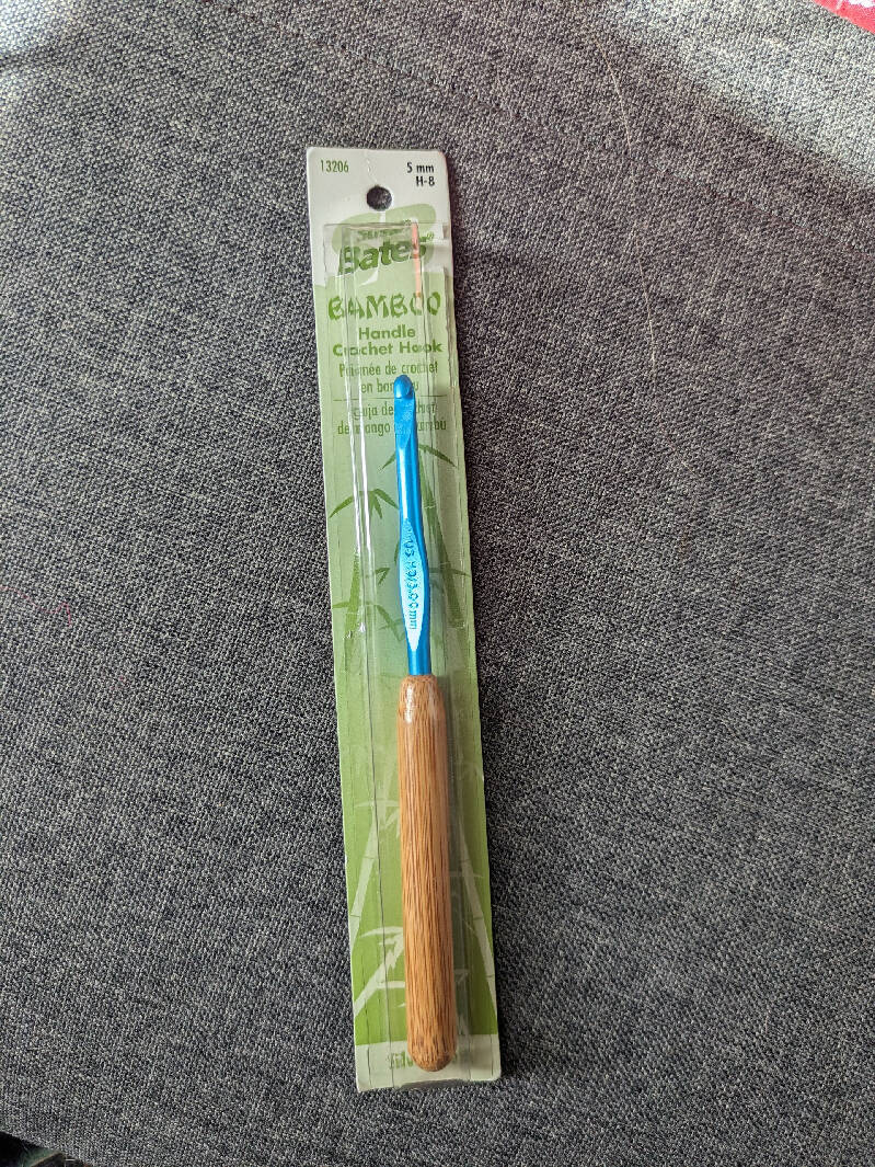 Susan Bates Bamboo Handle Crochet Hook size US H8/5.00mm NIB