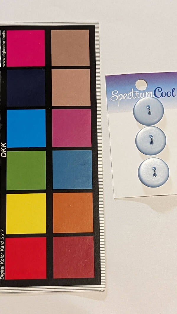Spectrum Cool Ice Blue 3/4" Carded Buttons - Set of 3