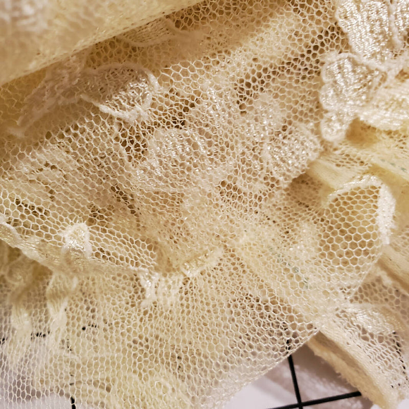 Lace yardage Vintage dress makers netted lace 6 yds + 35 "