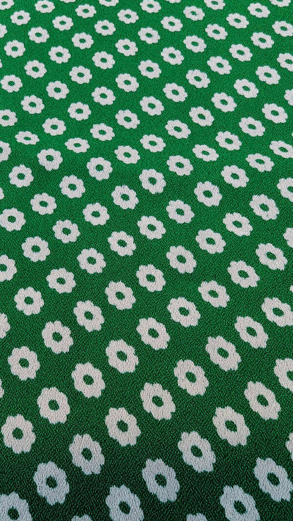 Kelly Green/White Daisy Floral Print Rayon Crepe Woven Fabric 50"W - 6 yds